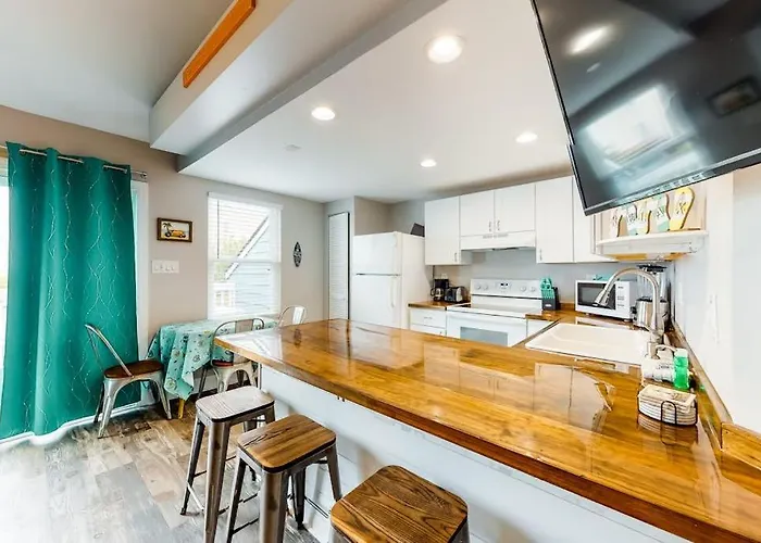 La Vista Bay Complex Apartment *