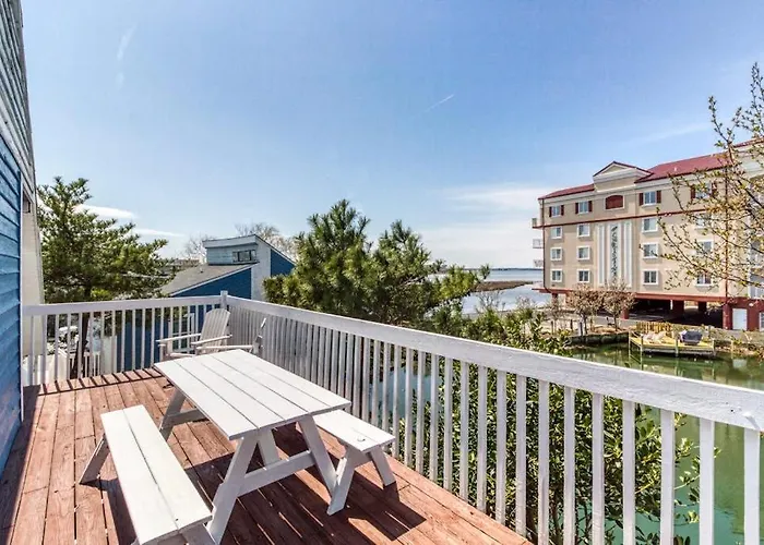 La Vista Bay Complex Apartment *